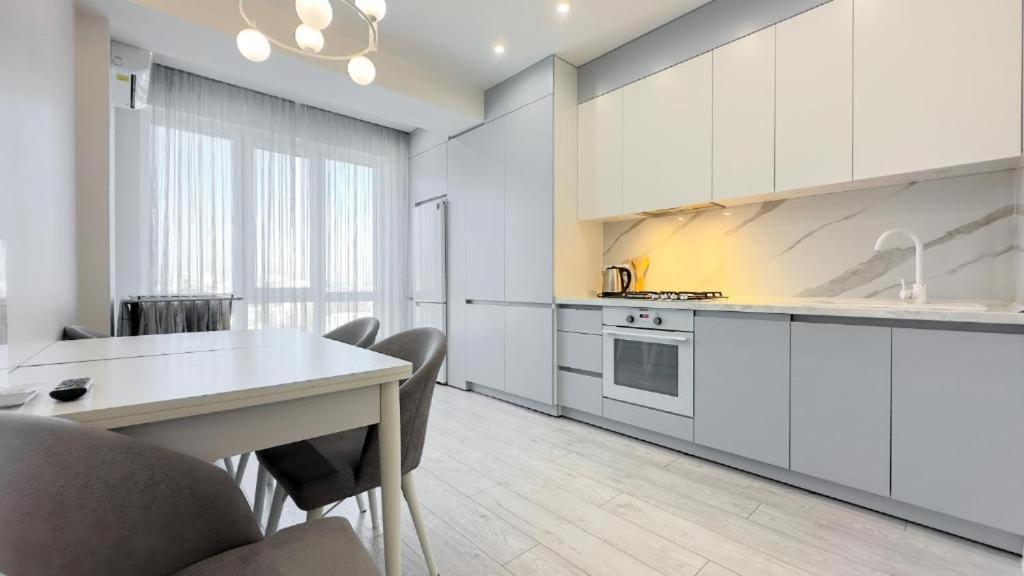 Glass New Apartments Ultracentral Chisinau Luaran gambar