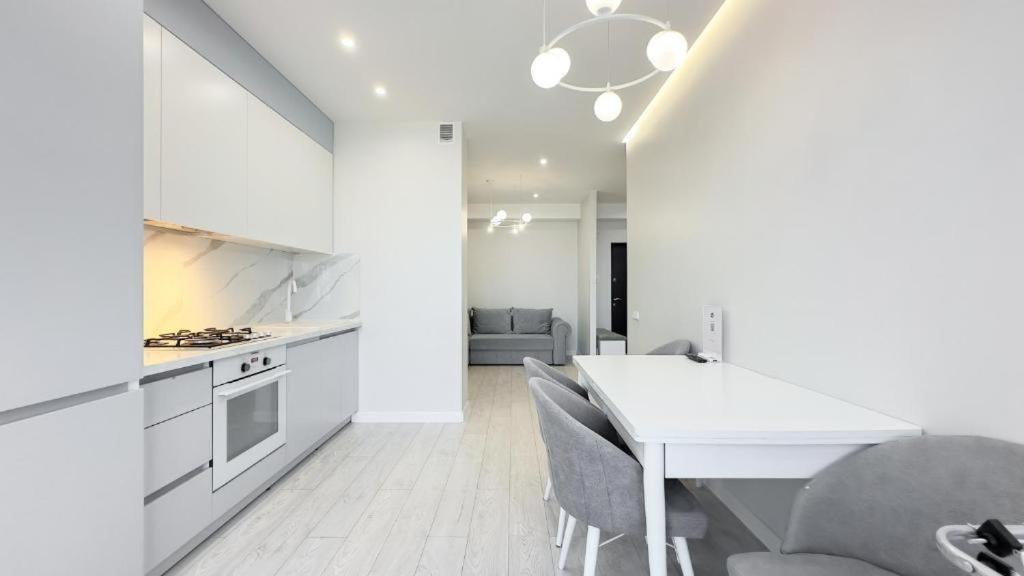 Glass New Apartments Ultracentral Chisinau Luaran gambar