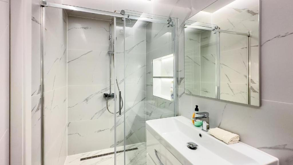 Glass New Apartments Ultracentral Chisinau Luaran gambar